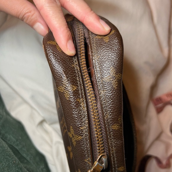 PRELOVED Louis Vuitton Large Marly Dragonne Pouch - Picture 13 of 16